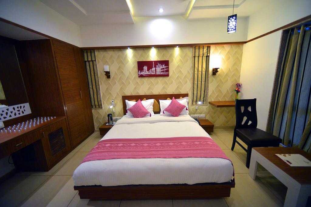 The Grand Imperial Hotel Morbi Extérieur photo
